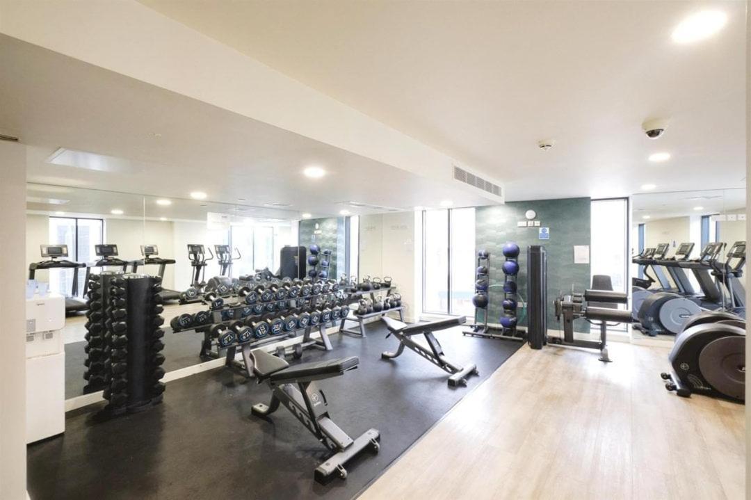 Premium Deals L Last-Minute Stay L 4 Min Walk To Birmingham Central Library L 18Th Floor 2 Bed 2 Bath City Centre Penthouse With Gym & Netflix By Jvt Short Lets Luaran gambar