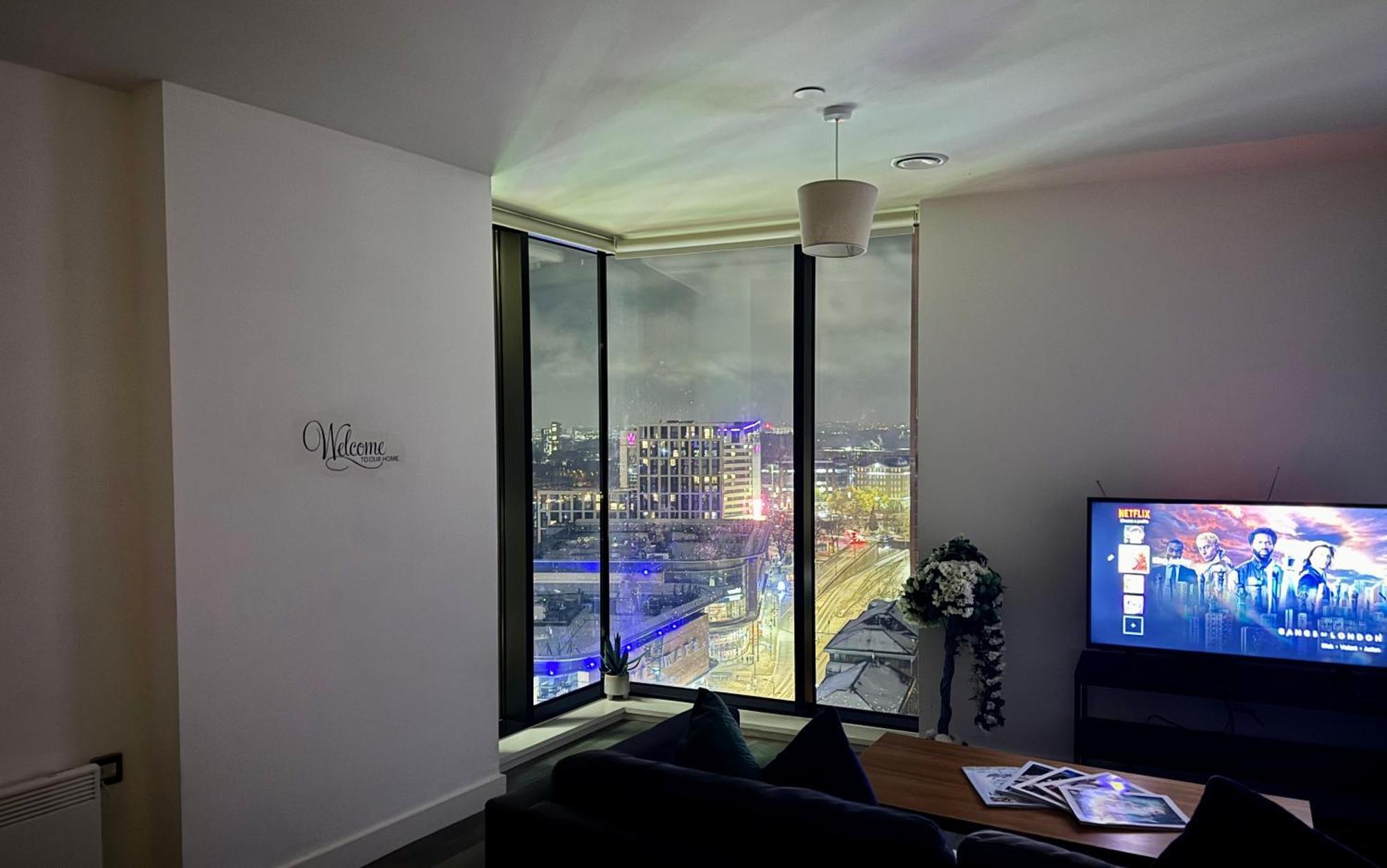Premium Deals L Last-Minute Stay L 4 Min Walk To Birmingham Central Library L 18Th Floor 2 Bed 2 Bath City Centre Penthouse With Gym & Netflix By Jvt Short Lets Luaran gambar