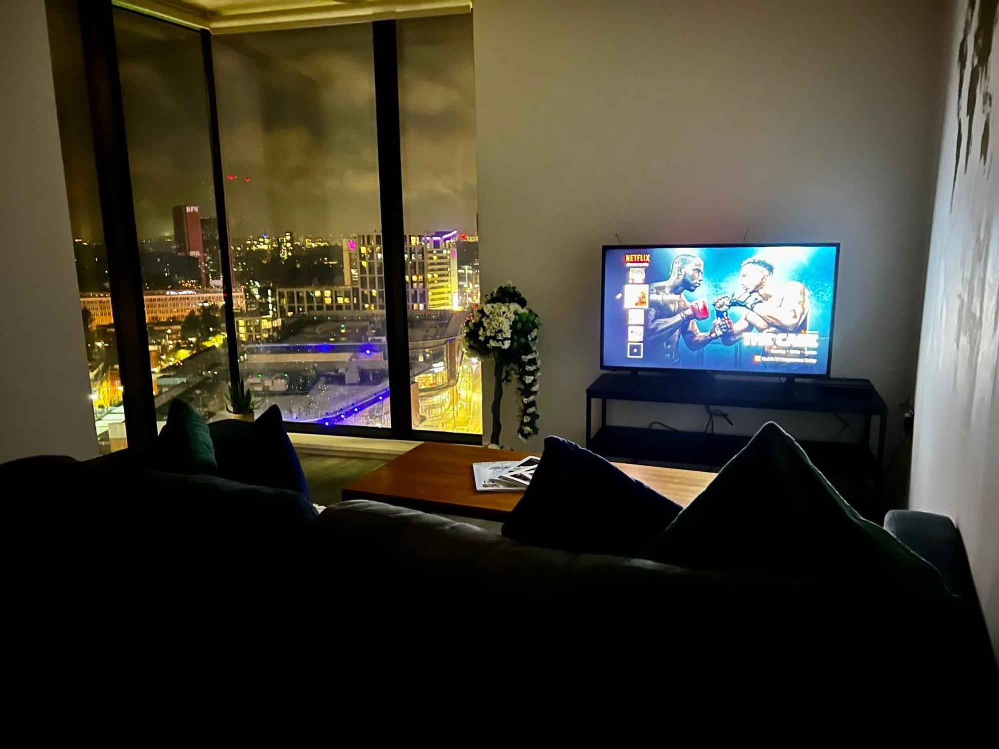 Premium Deals L Last-Minute Stay L 4 Min Walk To Birmingham Central Library L 18Th Floor 2 Bed 2 Bath City Centre Penthouse With Gym & Netflix By Jvt Short Lets Luaran gambar