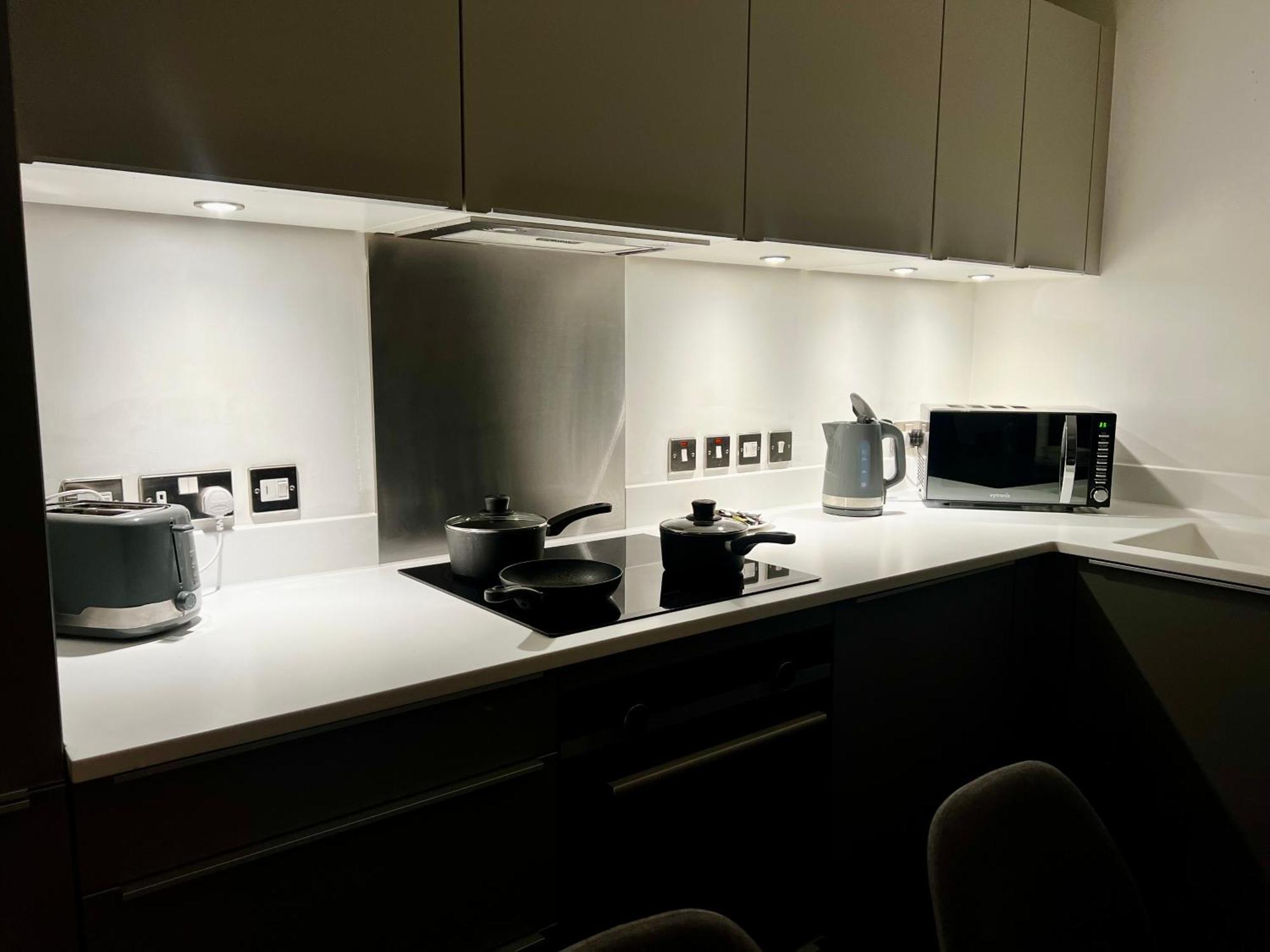 Premium Deals L Last-Minute Stay L 4 Min Walk To Birmingham Central Library L 18Th Floor 2 Bed 2 Bath City Centre Penthouse With Gym & Netflix By Jvt Short Lets Luaran gambar