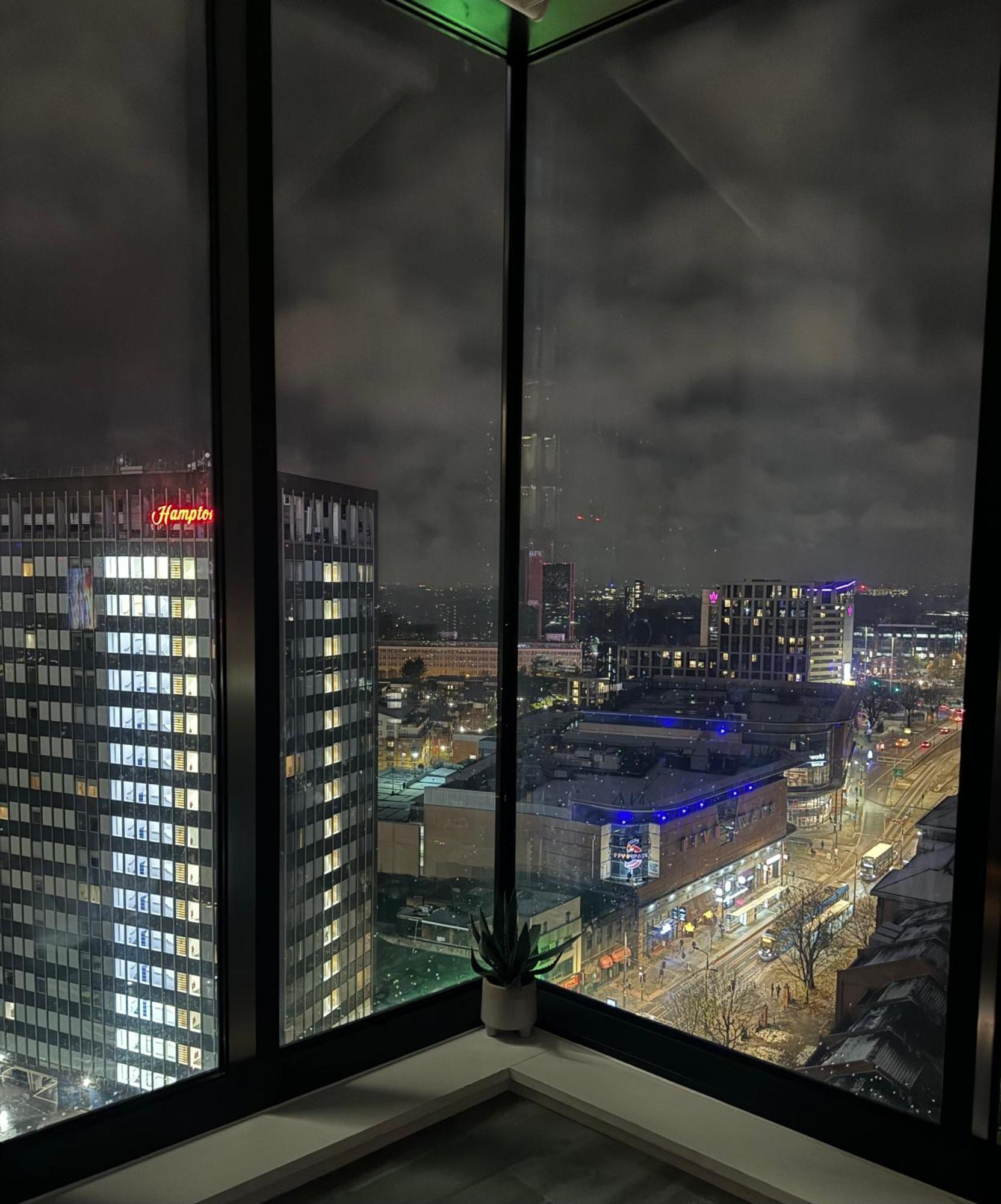 Premium Deals L Last-Minute Stay L 4 Min Walk To Birmingham Central Library L 18Th Floor 2 Bed 2 Bath City Centre Penthouse With Gym & Netflix By Jvt Short Lets Luaran gambar