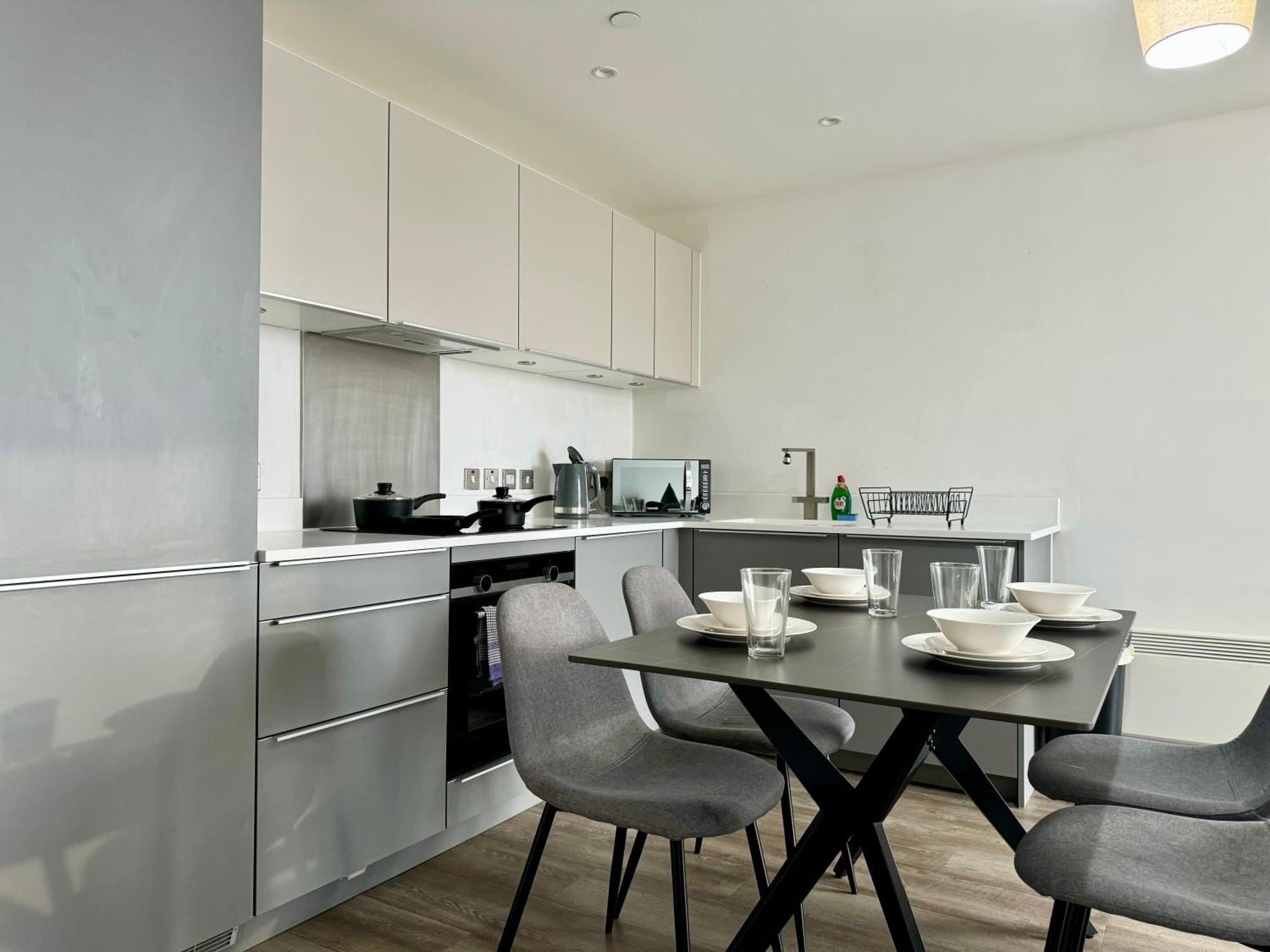 Premium Deals L Last-Minute Stay L 4 Min Walk To Birmingham Central Library L 18Th Floor 2 Bed 2 Bath City Centre Penthouse With Gym & Netflix By Jvt Short Lets Luaran gambar