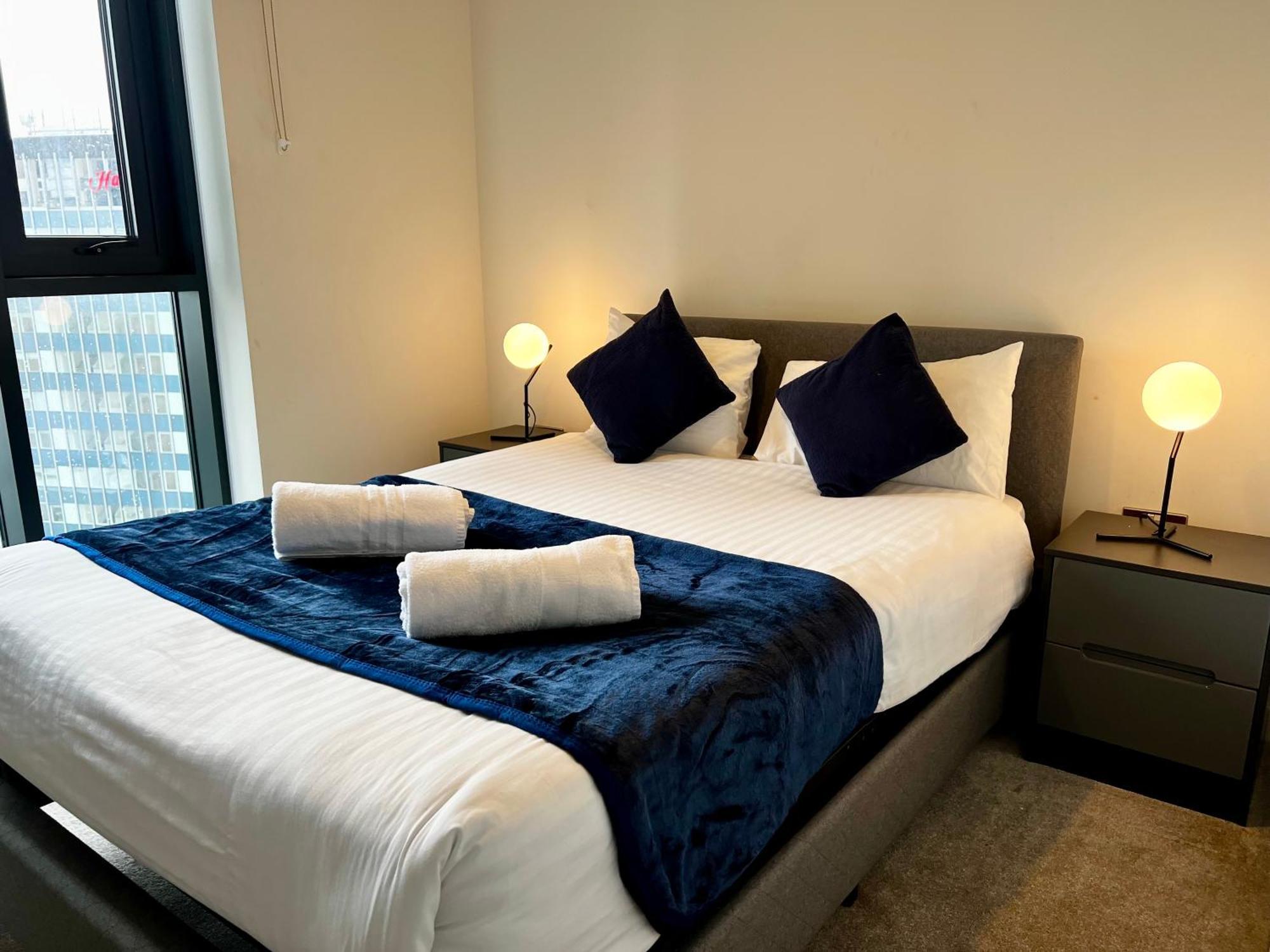 Premium Deals L Last-Minute Stay L 4 Min Walk To Birmingham Central Library L 18Th Floor 2 Bed 2 Bath City Centre Penthouse With Gym & Netflix By Jvt Short Lets Luaran gambar