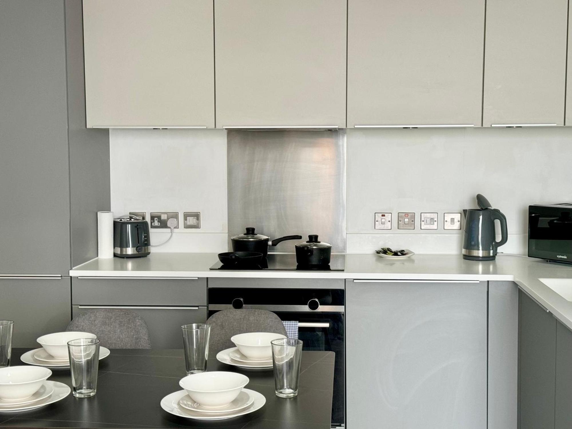 Premium Deals L Last-Minute Stay L 4 Min Walk To Birmingham Central Library L 18Th Floor 2 Bed 2 Bath City Centre Penthouse With Gym & Netflix By Jvt Short Lets Luaran gambar