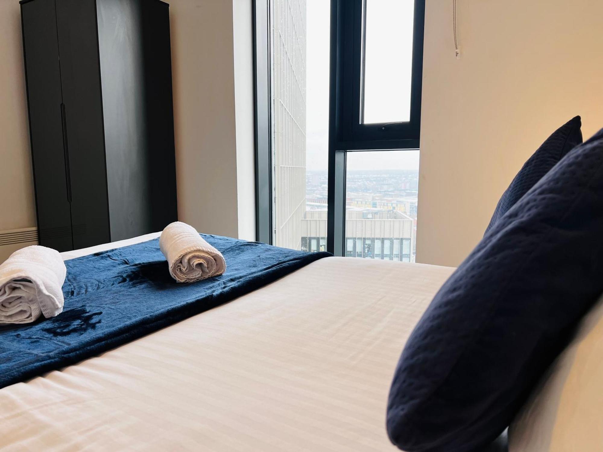 Premium Deals L Last-Minute Stay L 4 Min Walk To Birmingham Central Library L 18Th Floor 2 Bed 2 Bath City Centre Penthouse With Gym & Netflix By Jvt Short Lets Luaran gambar