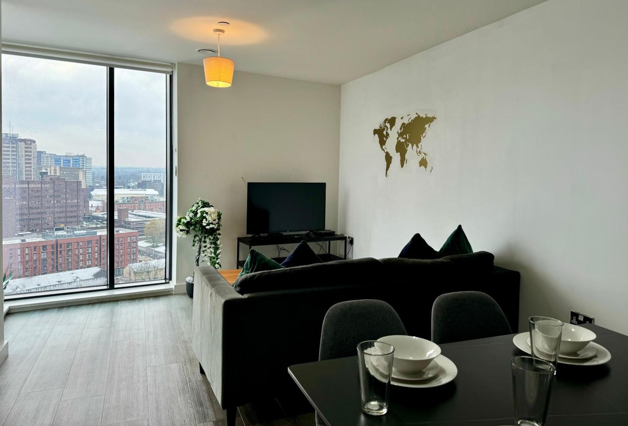 Premium Deals L Last-Minute Stay L 4 Min Walk To Birmingham Central Library L 18Th Floor 2 Bed 2 Bath City Centre Penthouse With Gym & Netflix By Jvt Short Lets Luaran gambar