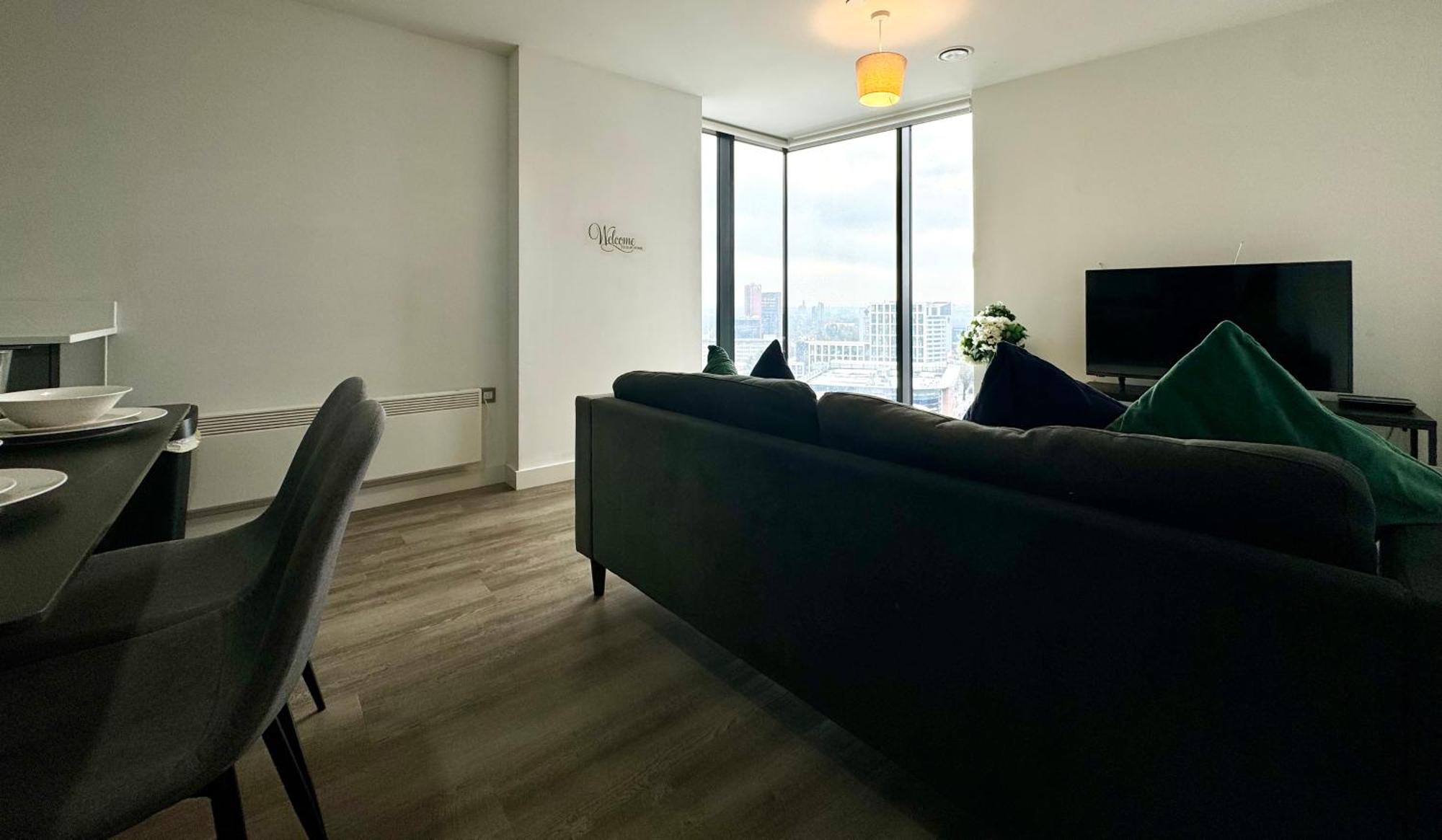 Premium Deals L Last-Minute Stay L 4 Min Walk To Birmingham Central Library L 18Th Floor 2 Bed 2 Bath City Centre Penthouse With Gym & Netflix By Jvt Short Lets Luaran gambar