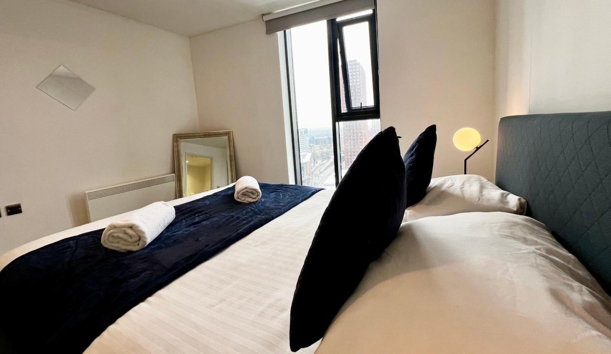 Premium Deals L Last-Minute Stay L 4 Min Walk To Birmingham Central Library L 18Th Floor 2 Bed 2 Bath City Centre Penthouse With Gym & Netflix By Jvt Short Lets Luaran gambar