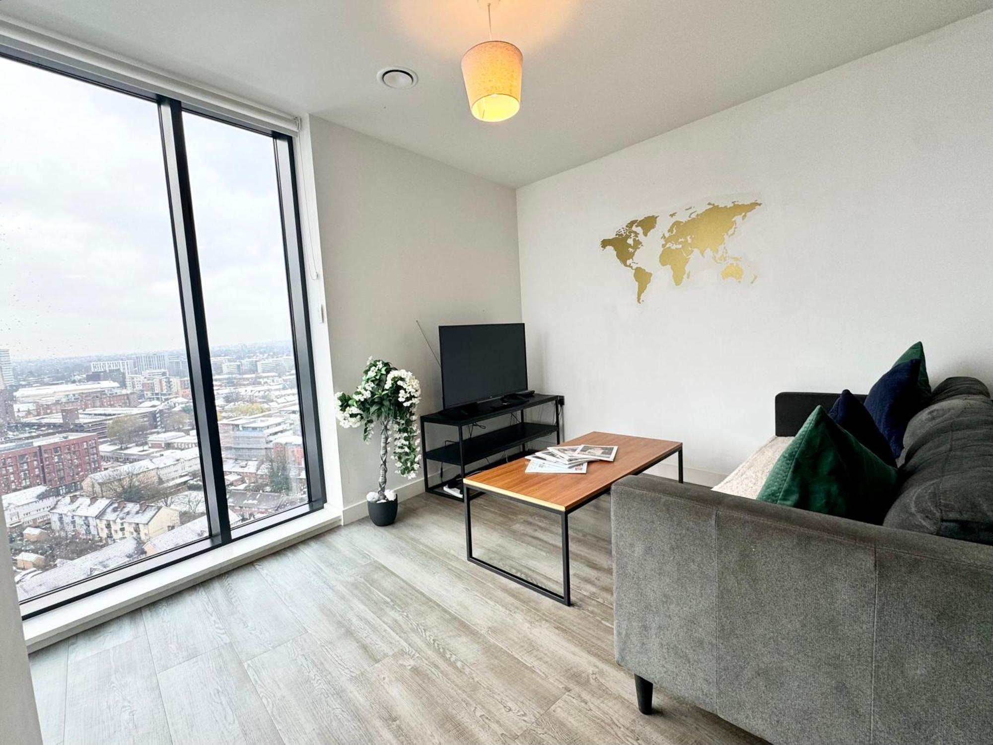 Premium Deals L Last-Minute Stay L 4 Min Walk To Birmingham Central Library L 18Th Floor 2 Bed 2 Bath City Centre Penthouse With Gym & Netflix By Jvt Short Lets Luaran gambar