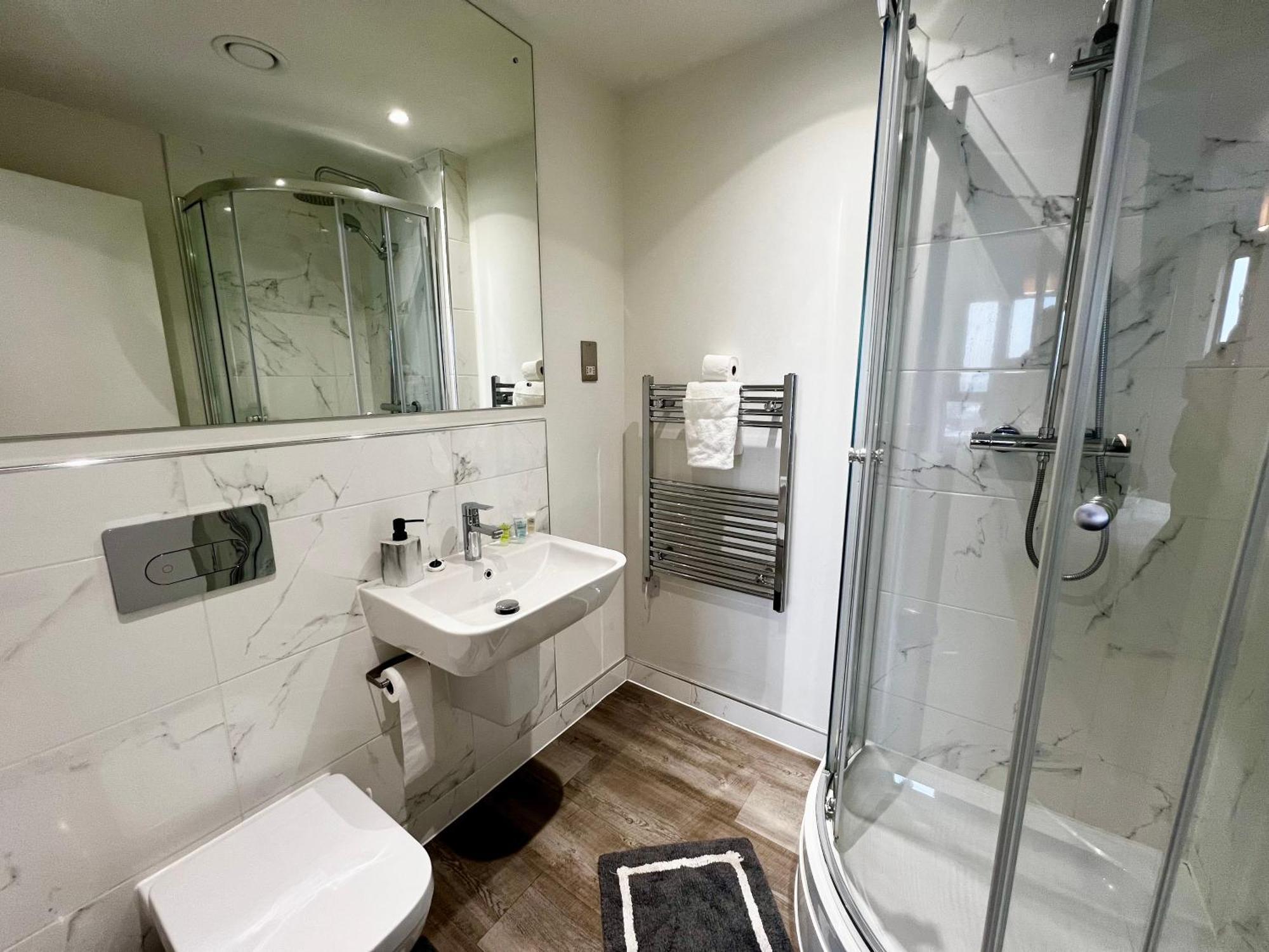 Premium Deals L Last-Minute Stay L 4 Min Walk To Birmingham Central Library L 18Th Floor 2 Bed 2 Bath City Centre Penthouse With Gym & Netflix By Jvt Short Lets Luaran gambar